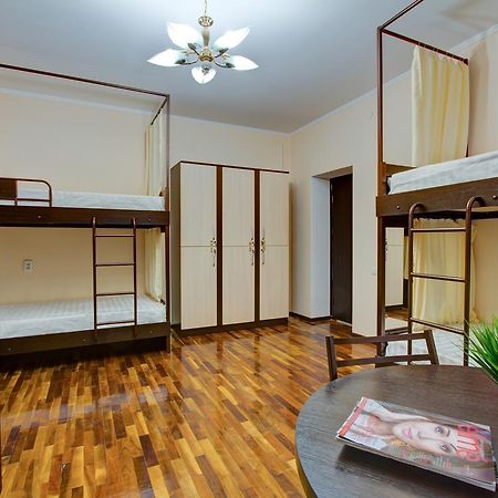 Centre Hostel ビシュケク エクステリア 写真