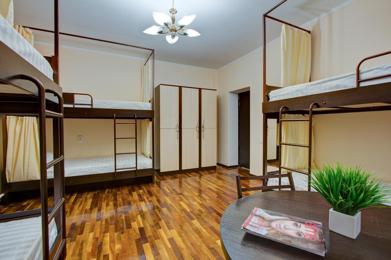 Centre Hostel ビシュケク エクステリア 写真