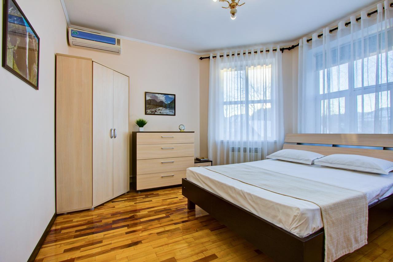 Centre Hostel ビシュケク エクステリア 写真