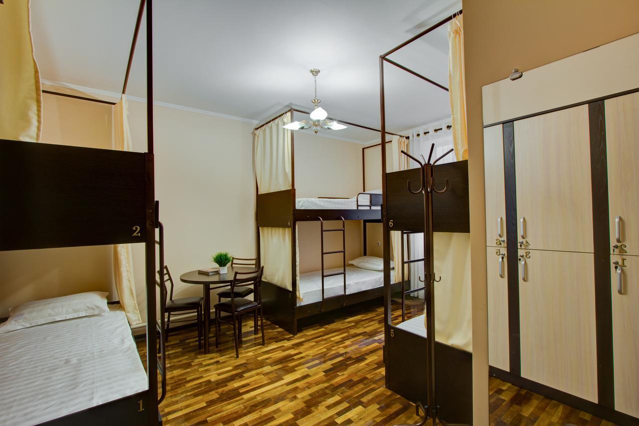 Centre Hostel ビシュケク エクステリア 写真