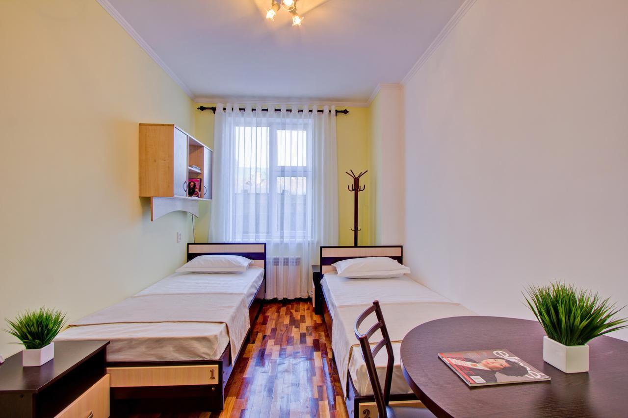 Centre Hostel ビシュケク エクステリア 写真