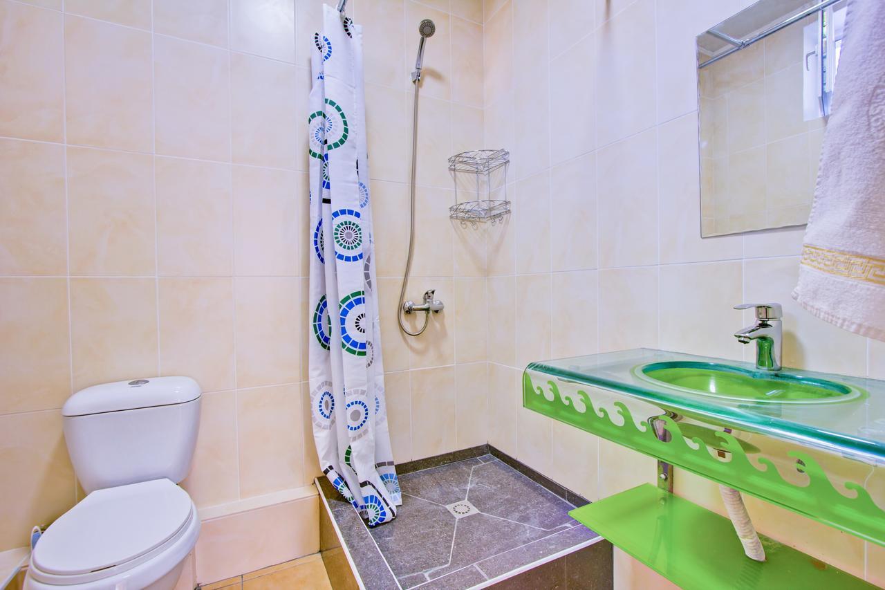 Centre Hostel ビシュケク エクステリア 写真